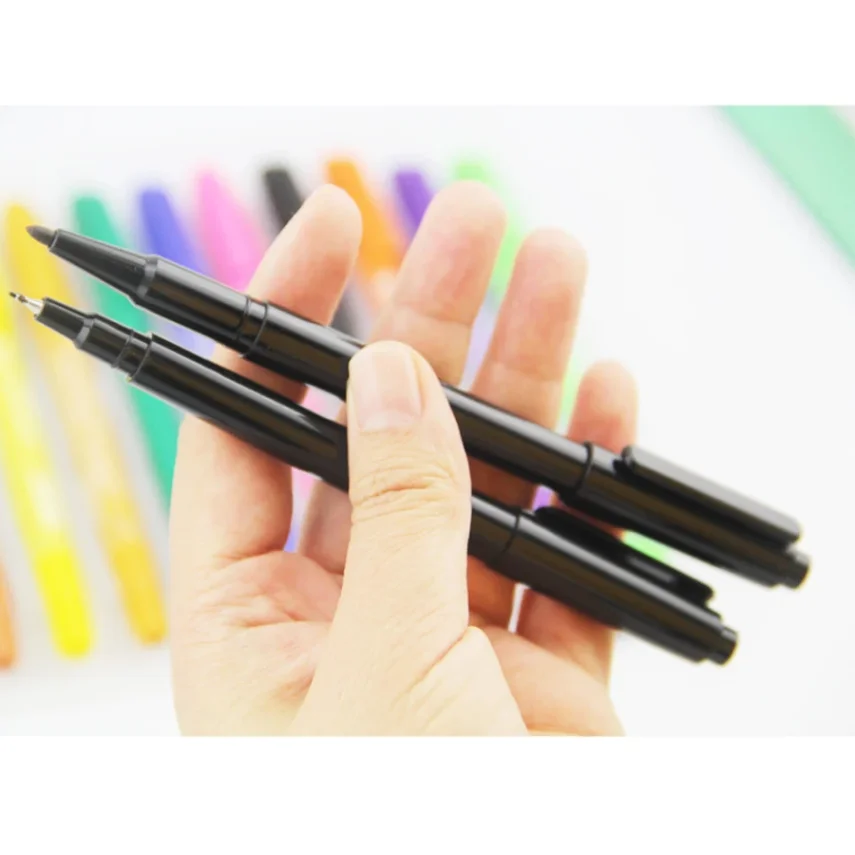 Assorted color marker set for artists and students
