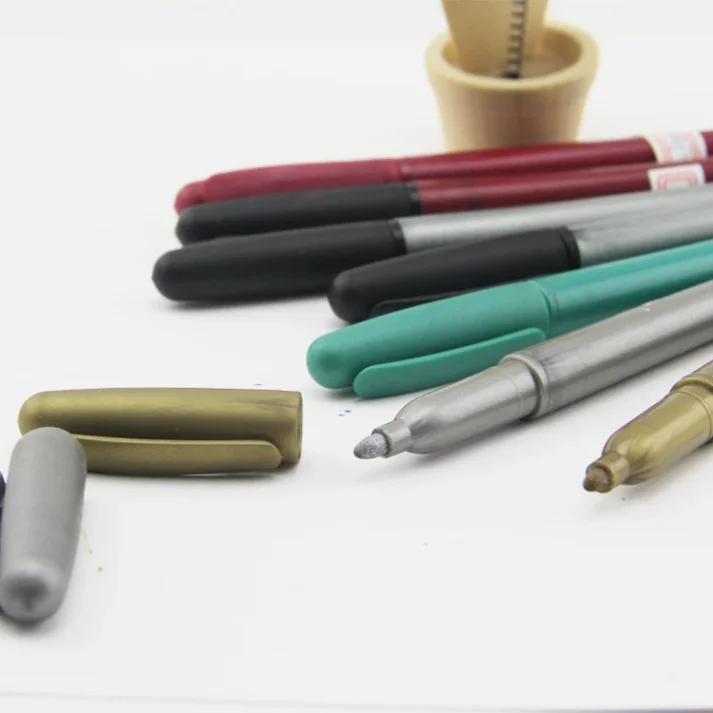 High-quality marker pens with vibrant colors for drawing and coloring.