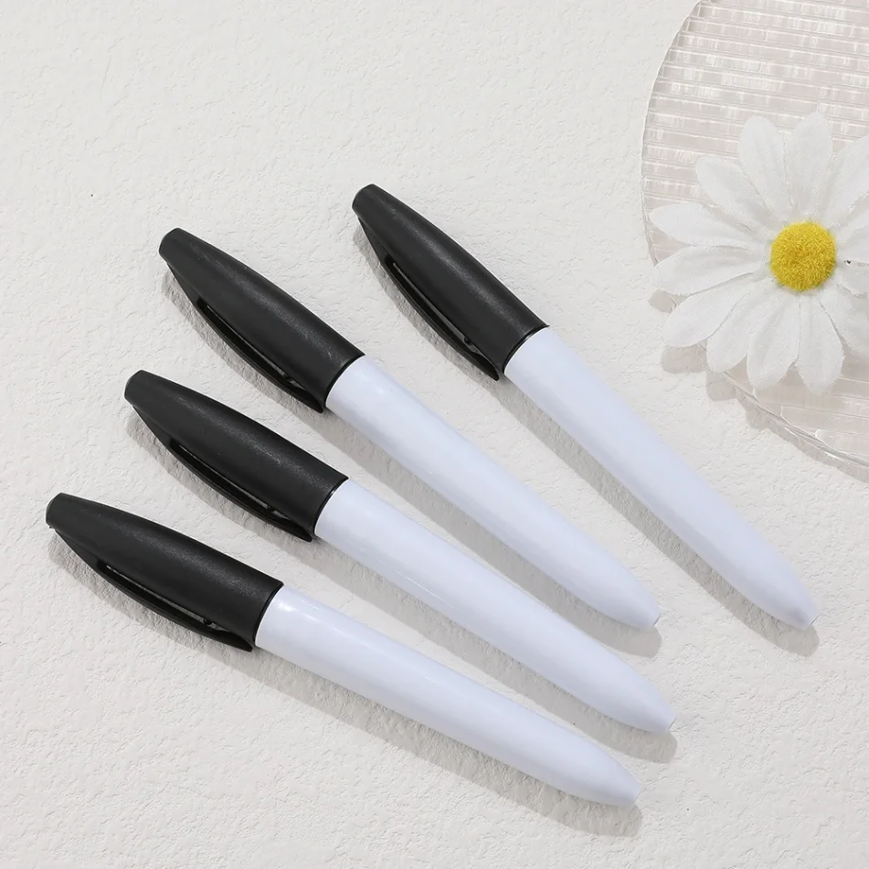 Marker pen with accessories
