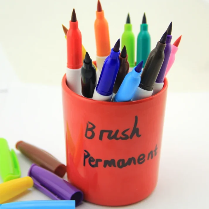 Bundle of sketch markers ideal for drawing.