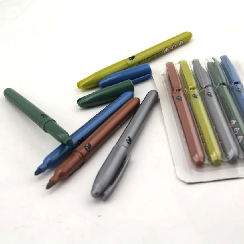 Variety of marker pens in different tip sizes.