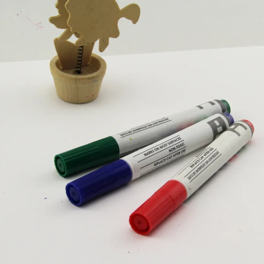 Vivid and bright marker pens for coloring and design.