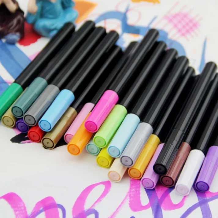 An assortment of marker pens in various colors