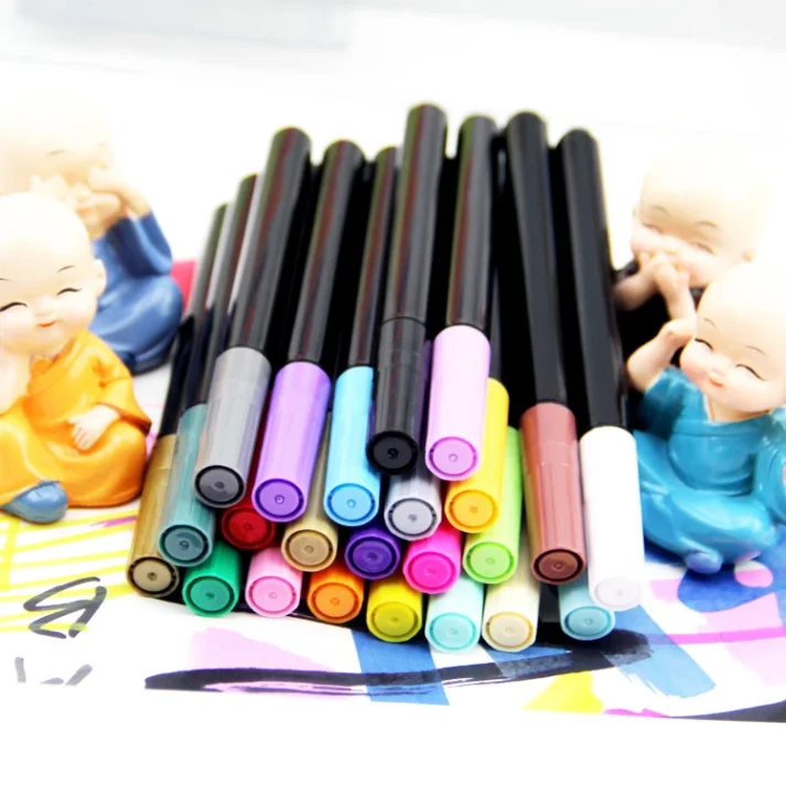 A pack of design marker pens for professional use