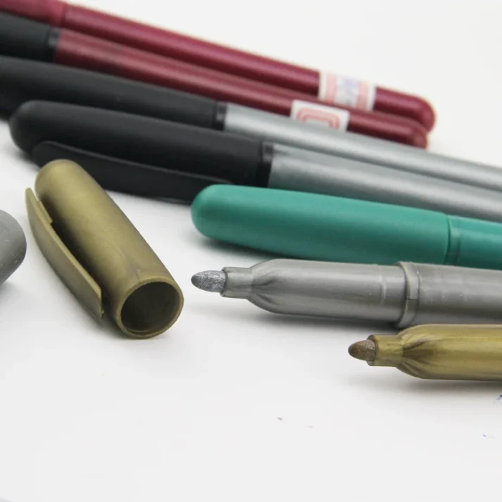 A variety of marker pens in different colors