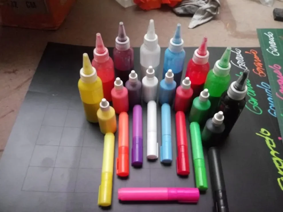 Professional marker kit for detailed artwork