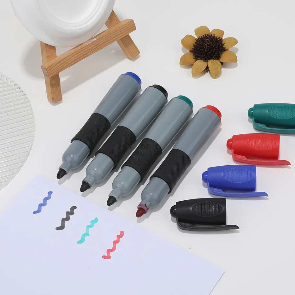 Art supplies including a complete marker pen set