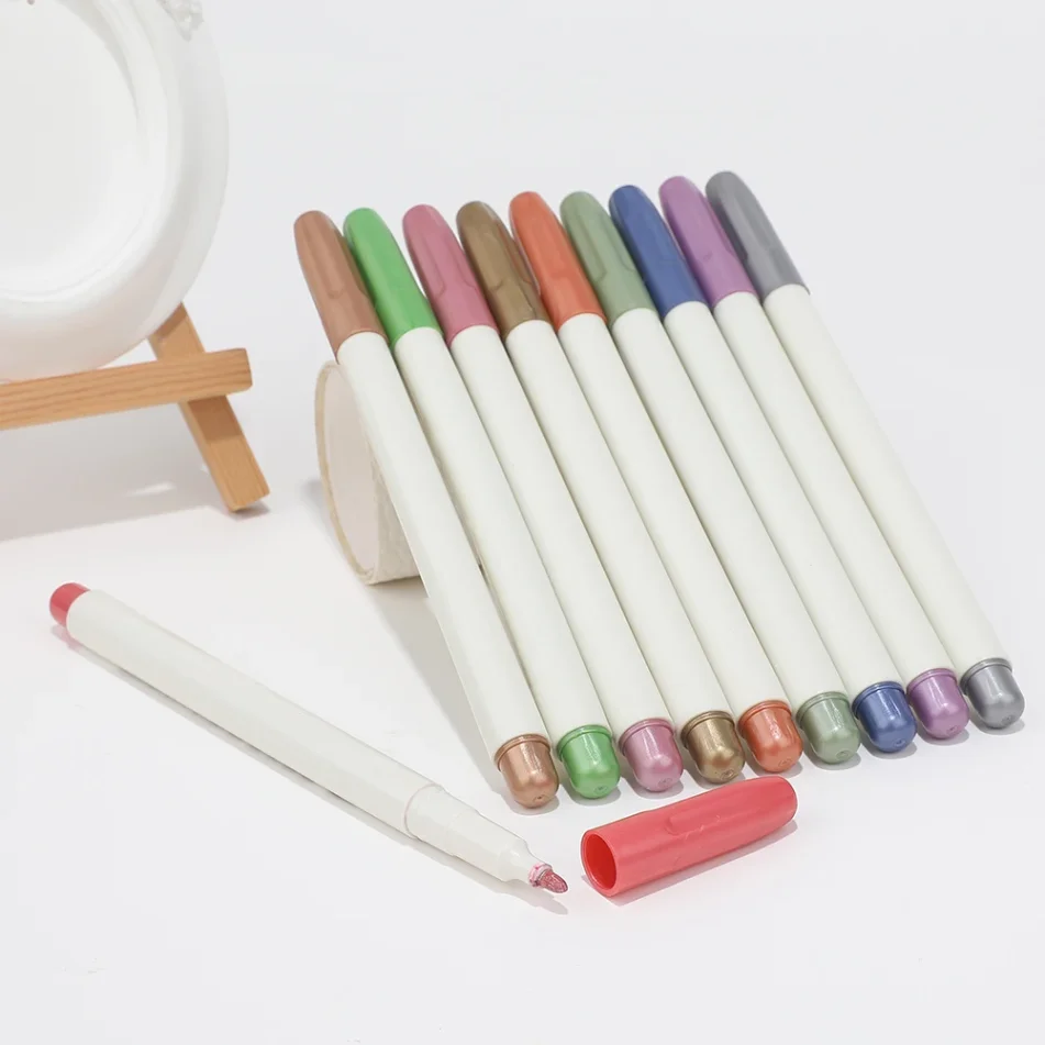 Unique designs of marker pens.