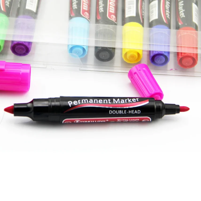 Art supplies marker set with multiple colors for artists
