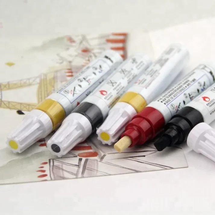 Colorful marker pens ideal for drawing and sketching
