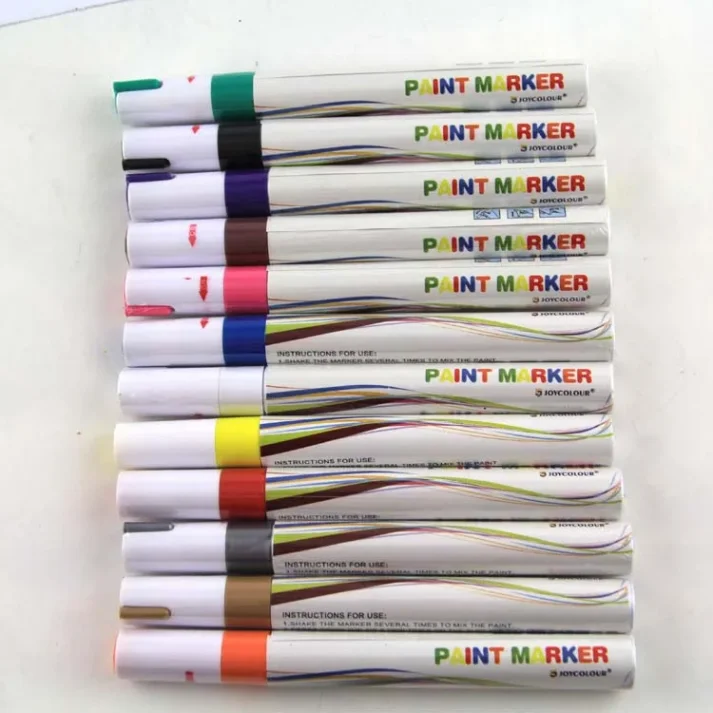 Collection of art markers for professional use