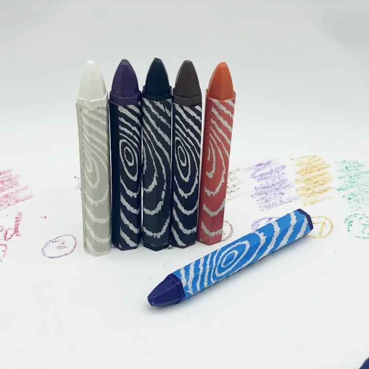 Set of art markers for professional use