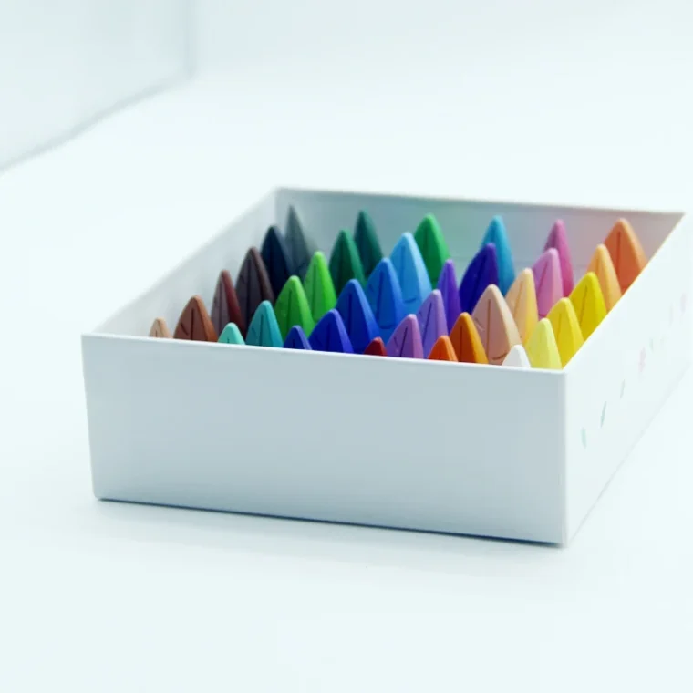 Variety set of art markers for versatile creative use