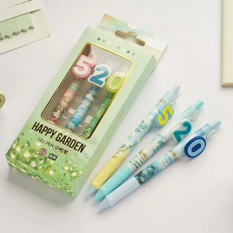 Packaged set of markers for art supplies.