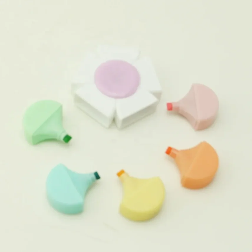 Assorted color marker set for artists and students
