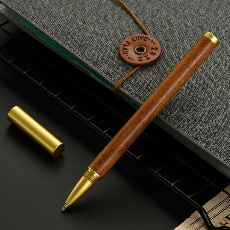 Bundle of fine-tip markers for precise and detailed work