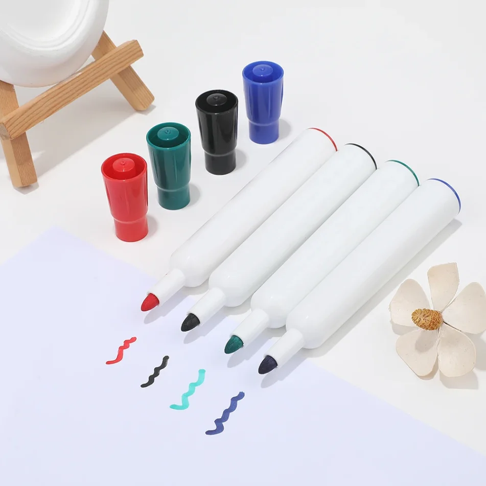 Marker set with additional accessories for artists