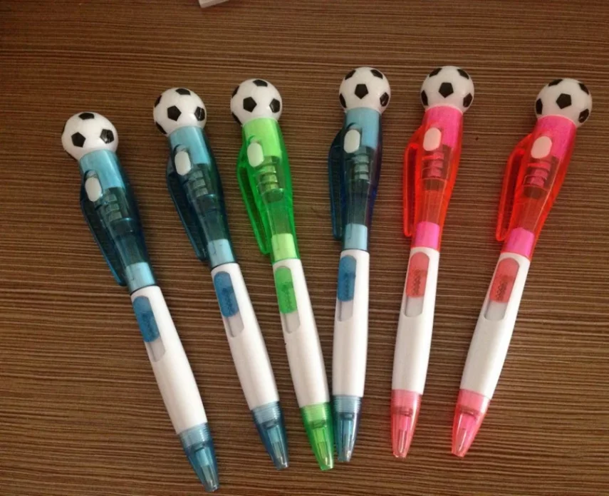 Art supplies marker set with multiple colors for artists