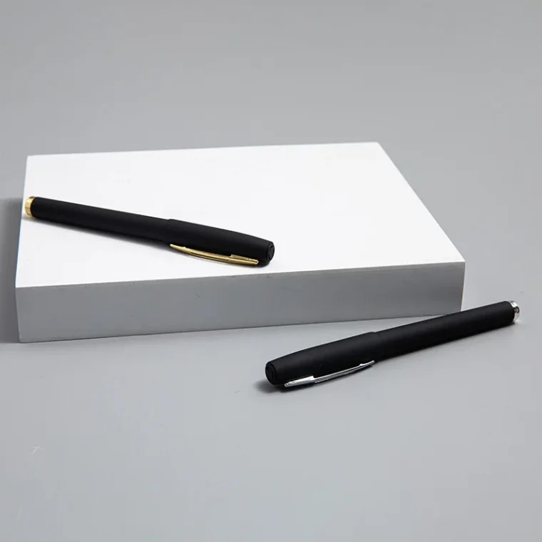 Professional marker kit for detailed artwork