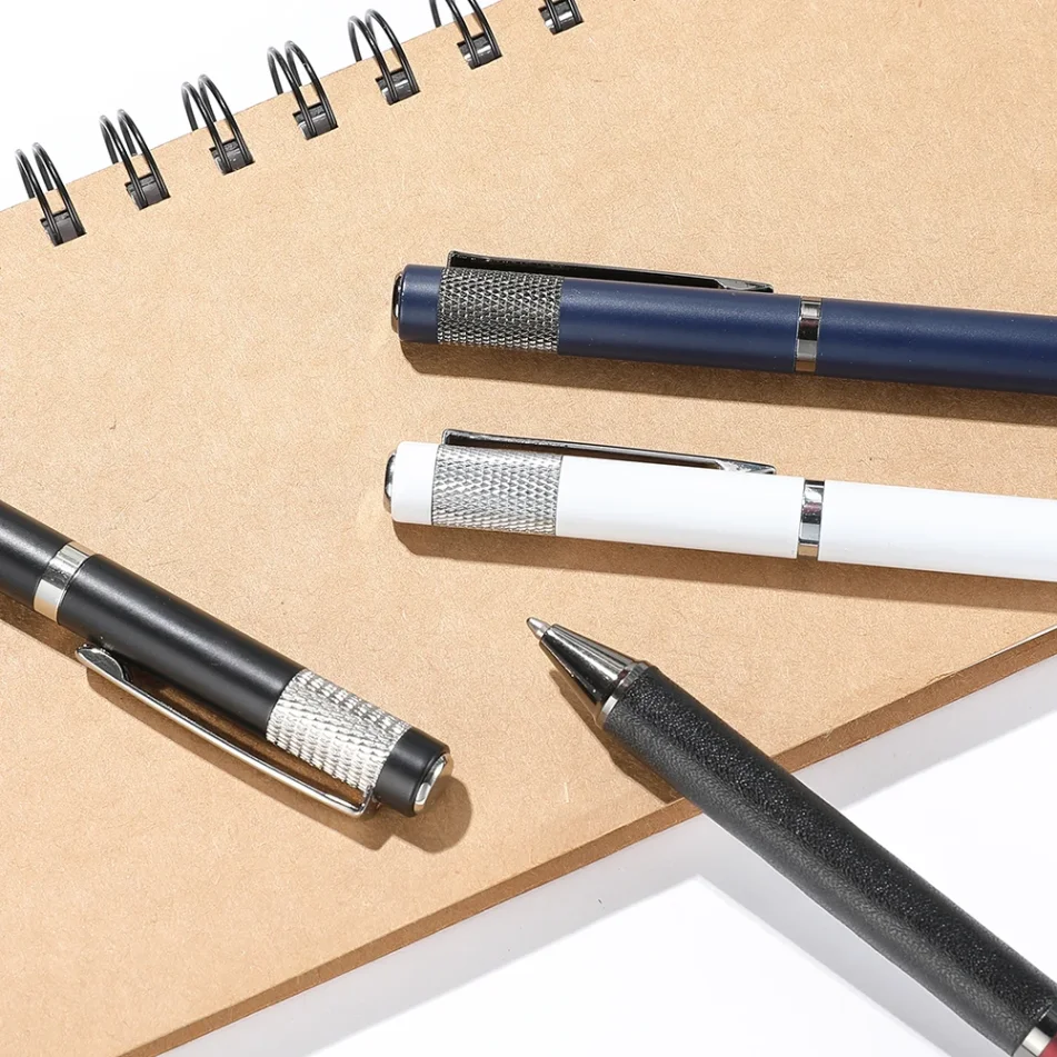 A colorful collection of marker pens for sketching.