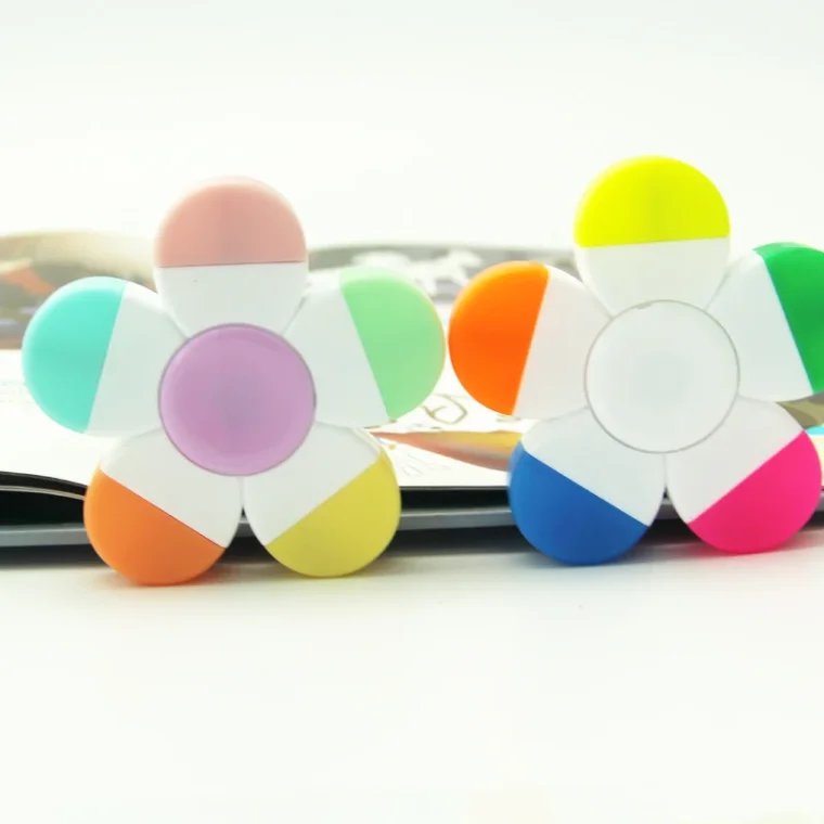 Creative markers bundle for diverse artistic applications