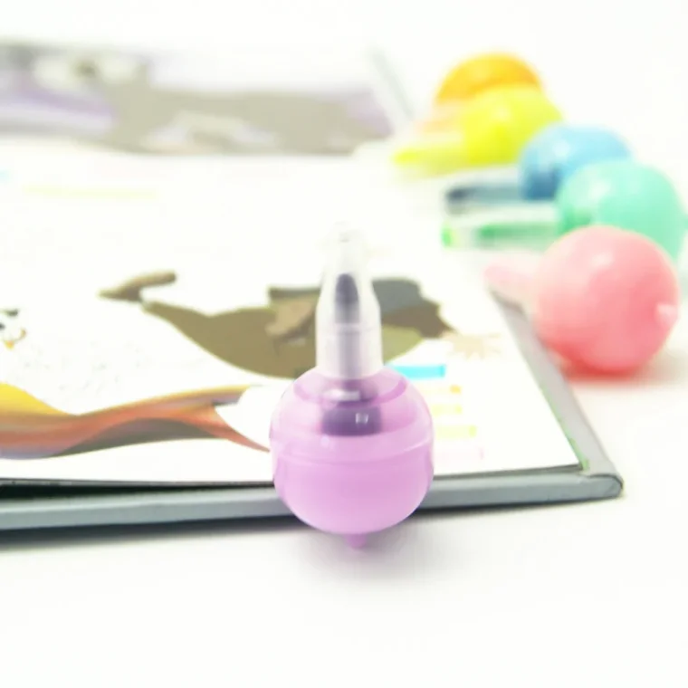 Art supplies marker set with multiple colors for artists