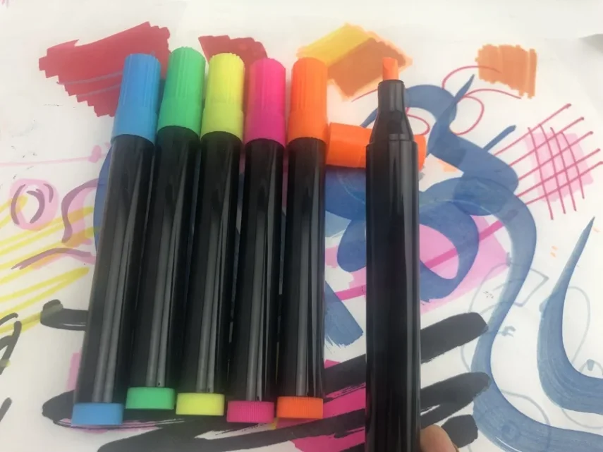 Variety of colors in marker pens