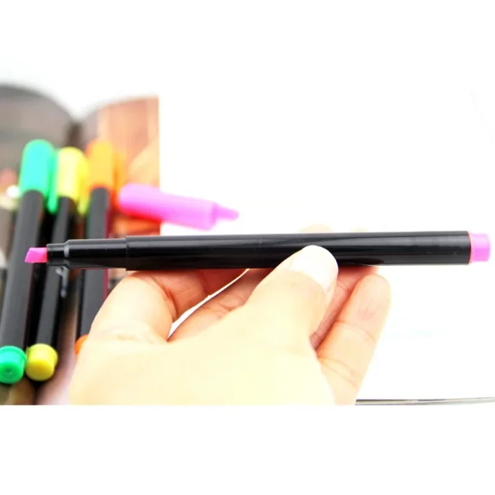 Packaged set of markers with brand label.