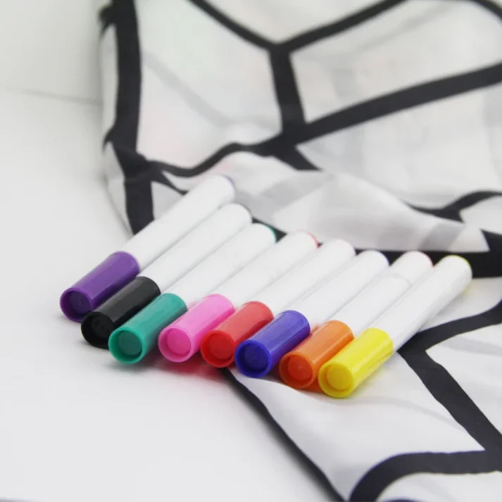 Art supplies marker set with multiple colors for artists