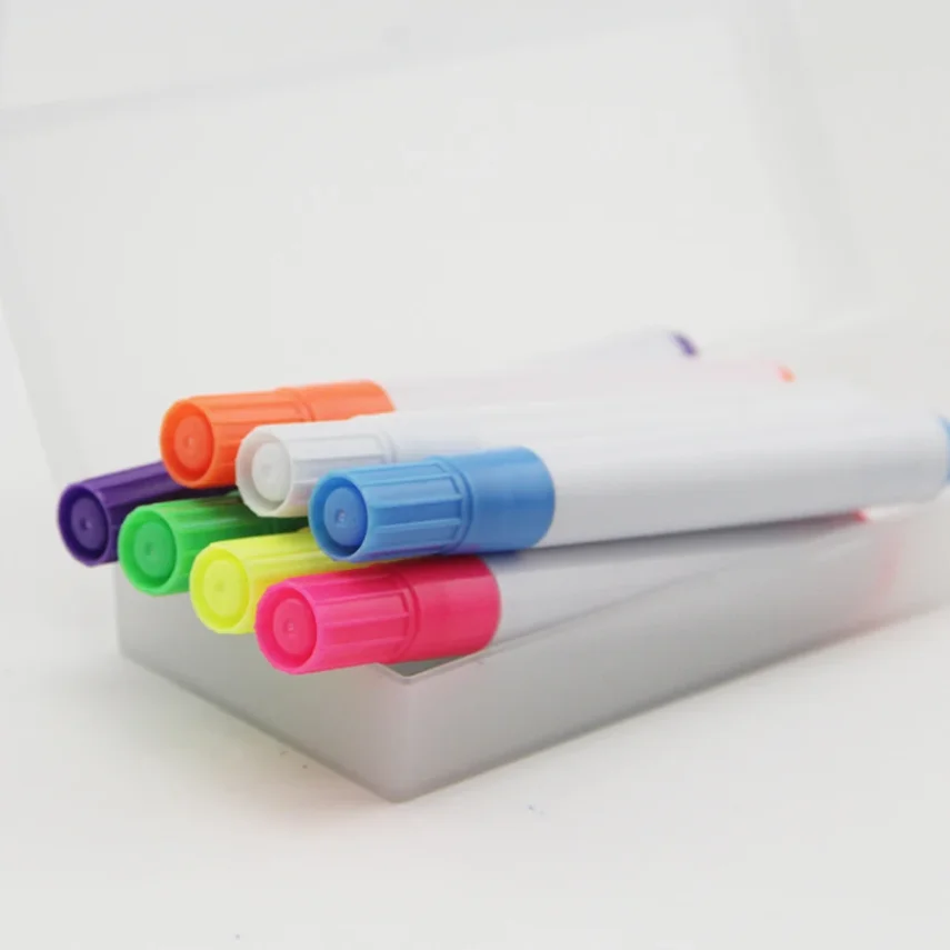 Marker art set with a variety of tip sizes
