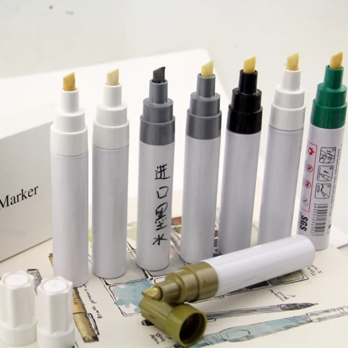 Art supplies marker set with vibrant colors for artists
