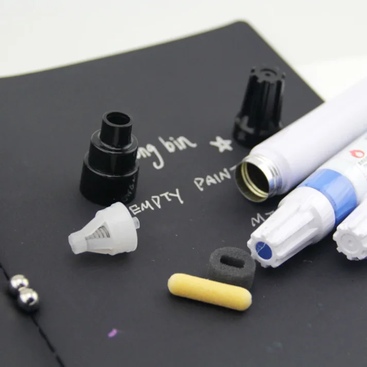 Professional drawing set with markers and accessories