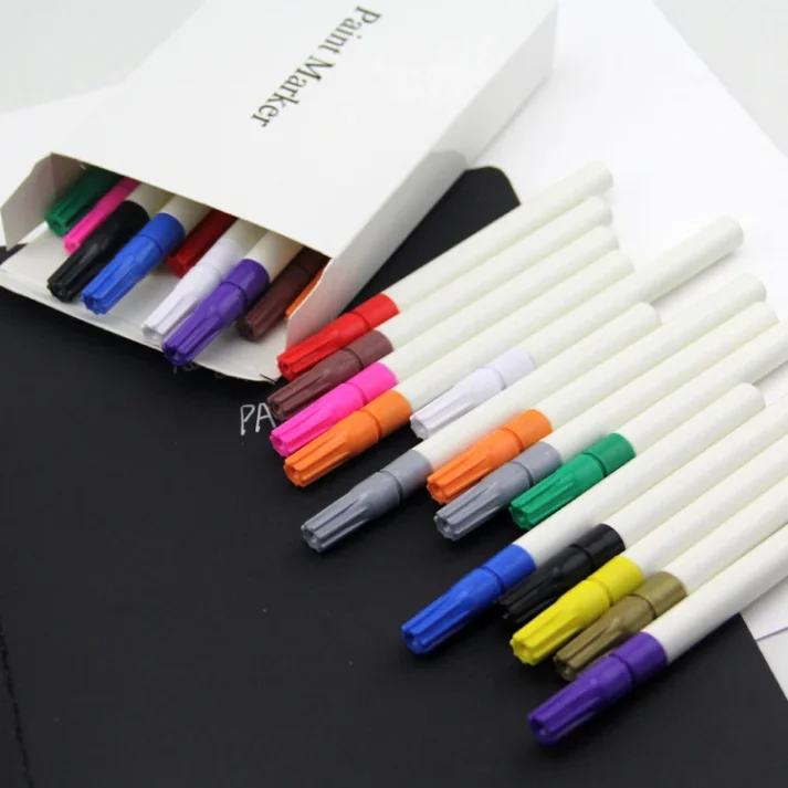 Comprehensive marker pen collection for artists