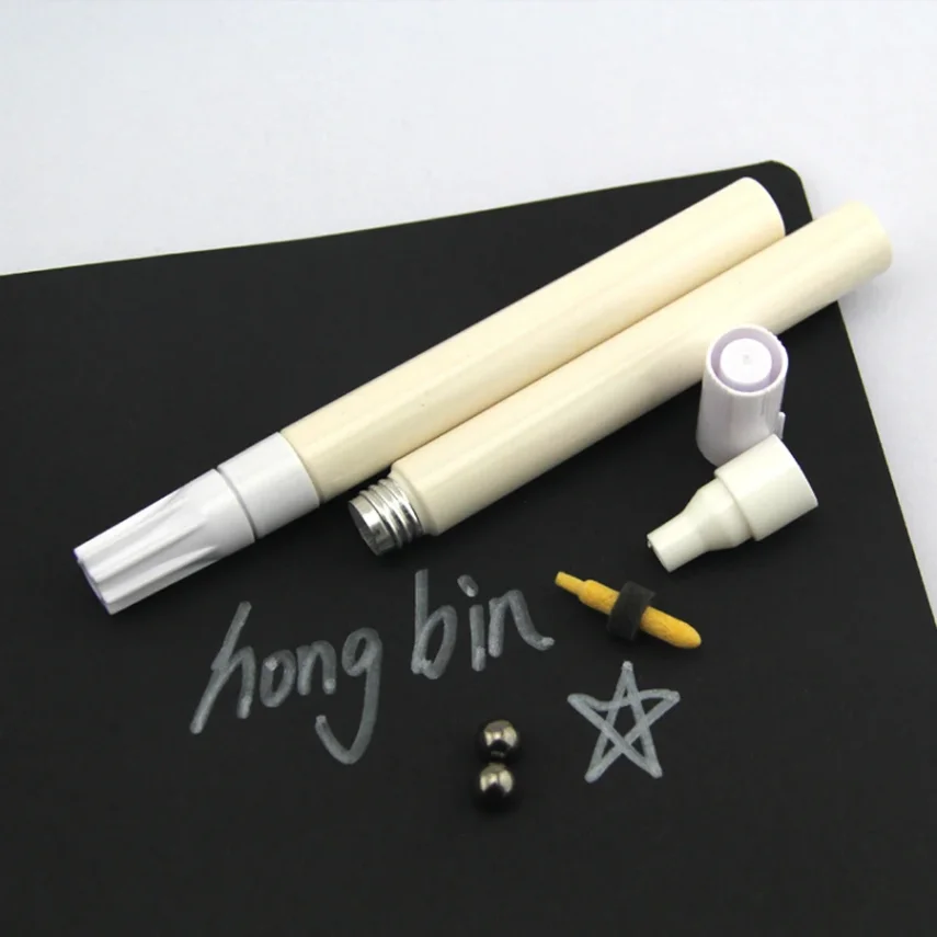 Assortment of art markers in various colors and sizes.