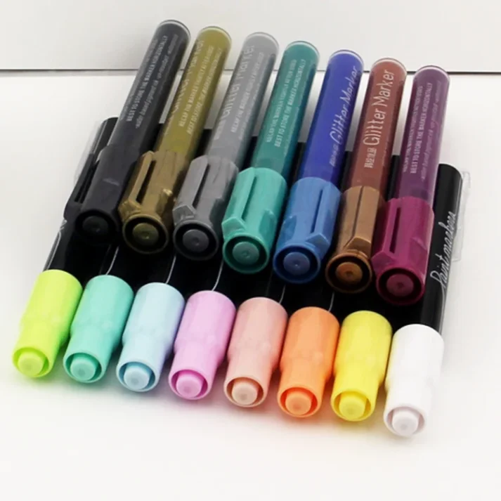 Assorted color marker set for artists and students