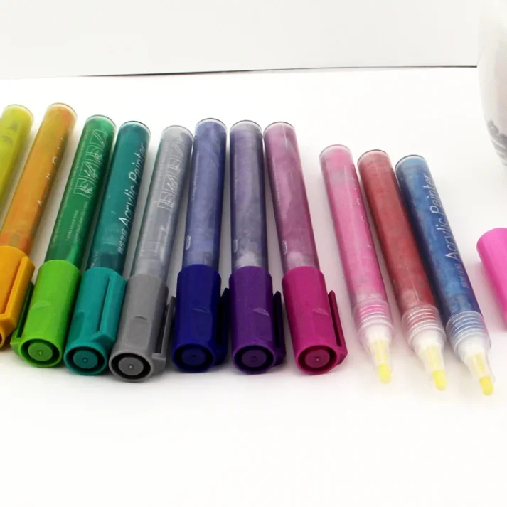 Art supplies including a variety of marker pens