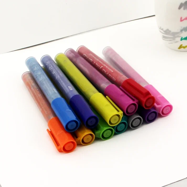 Assorted sketch markers for drawing and illustration