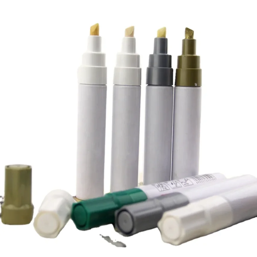 Art supplies including a set of colorful marker pens