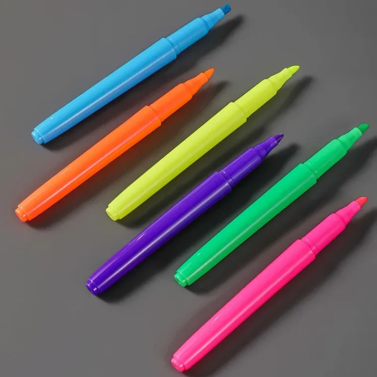 Artistic marker pens for sketching