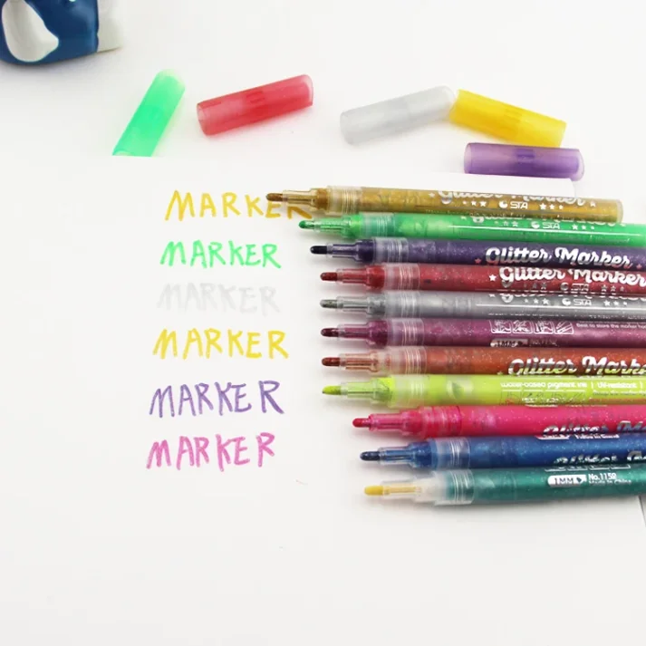 Art marker collection with a wide range of colors