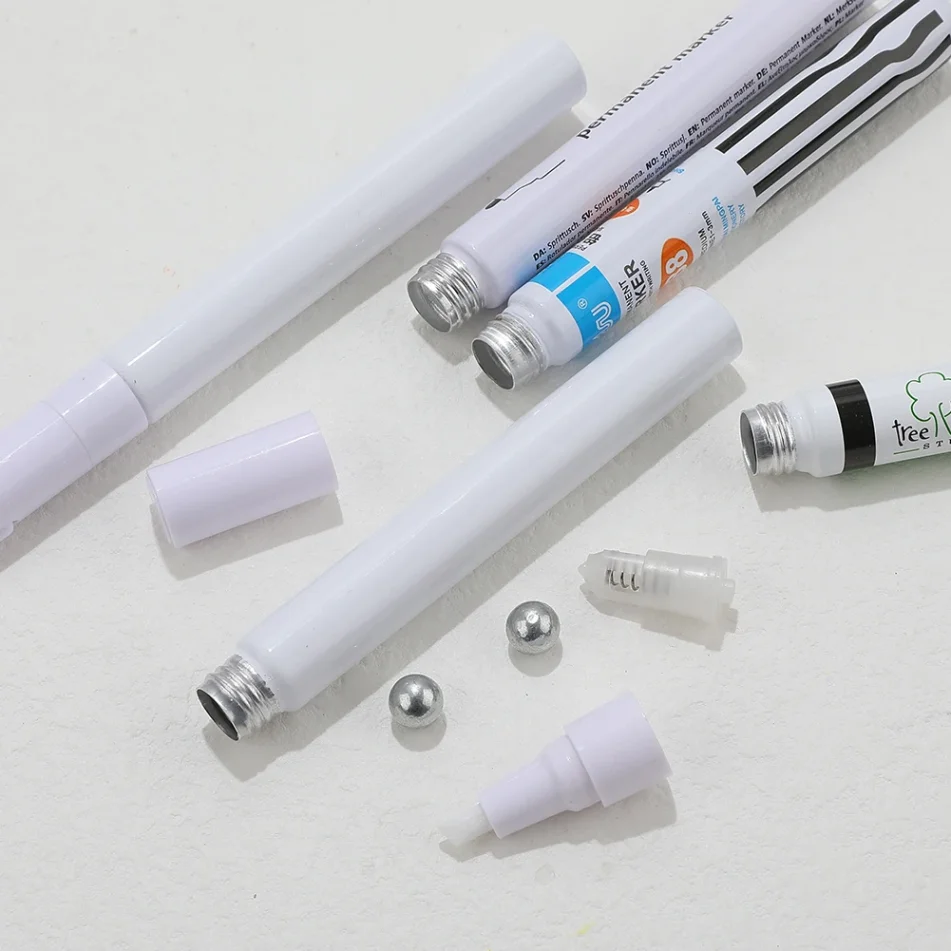 Art supplies including a variety of marker pens