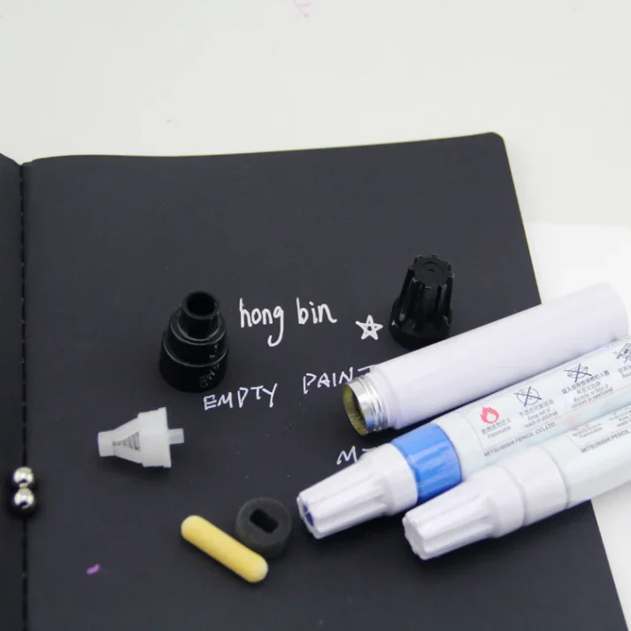 Professional marker kit with a variety of tips.