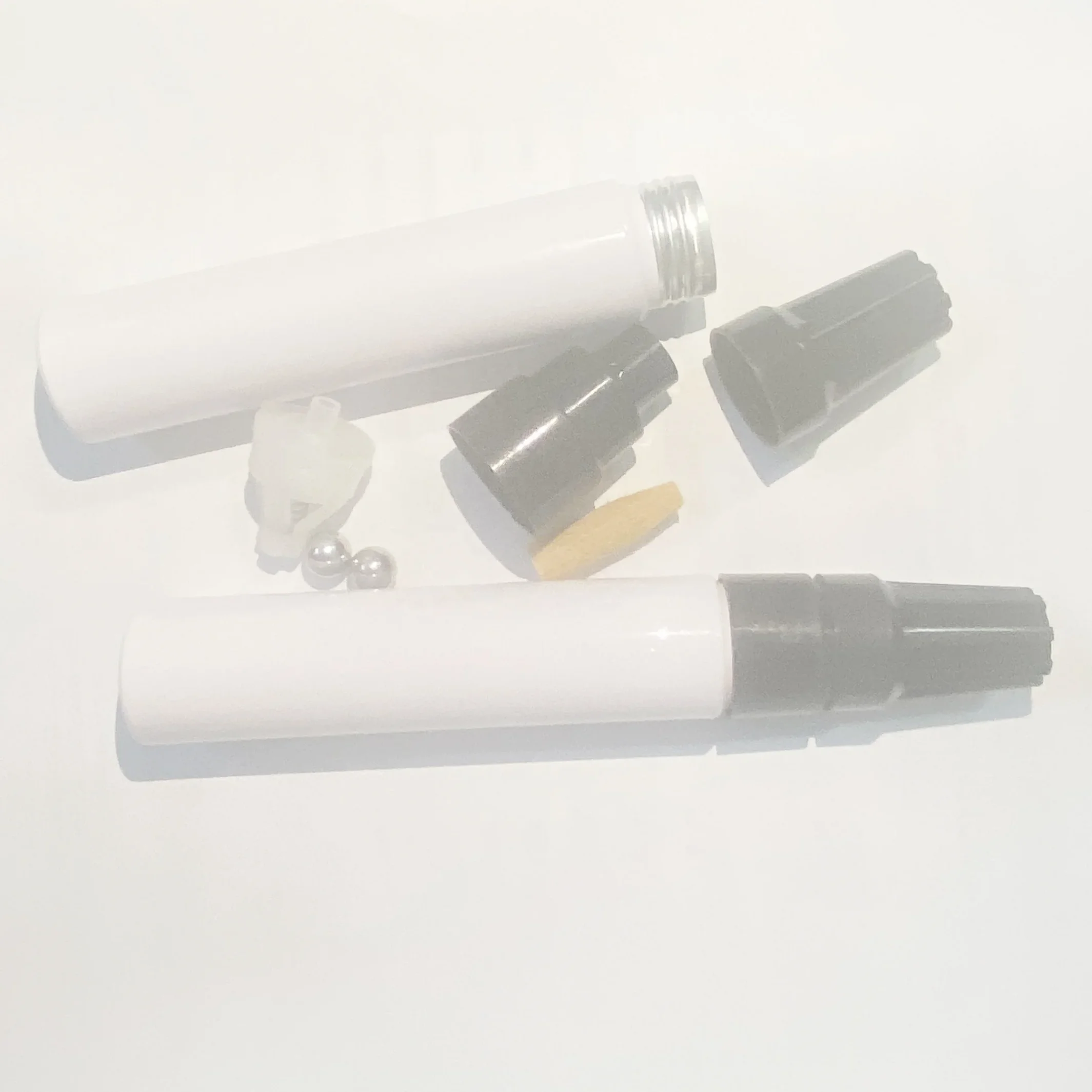Dual-tip marker set for versatile art projects