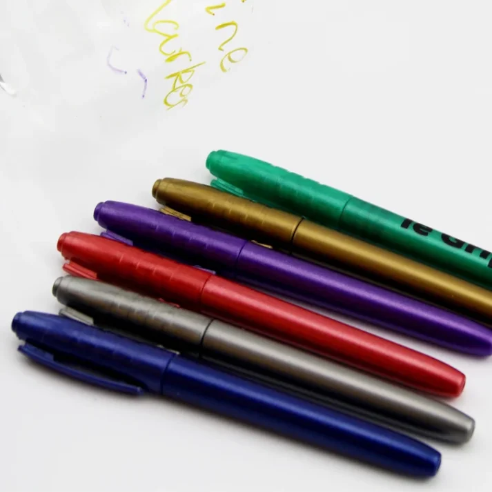 Assorted colors marker pen set for art and design work.