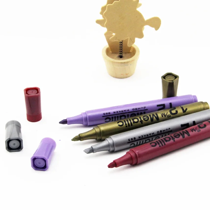 An assortment of marker pens in various colors