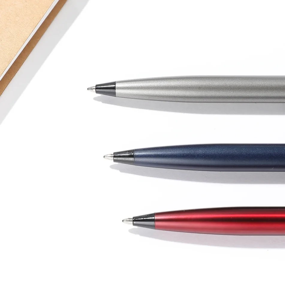 Marker set for artists with a wide range of colors