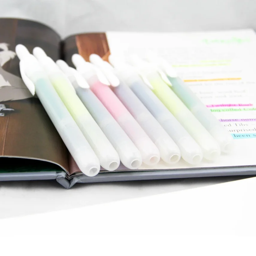Variety pack of marker pens in different tips
