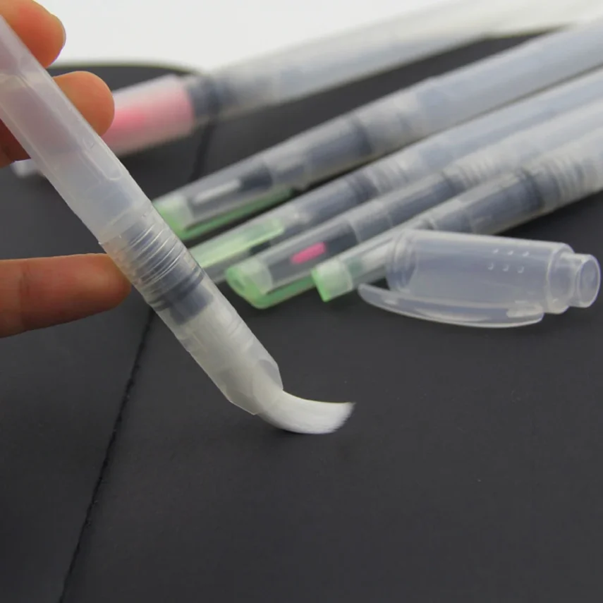 Art marker pen variety pack with multiple tip sizes