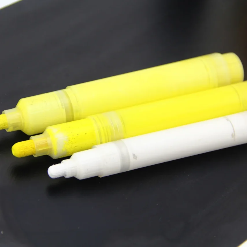 Collection of marker pens for sketching and coloring