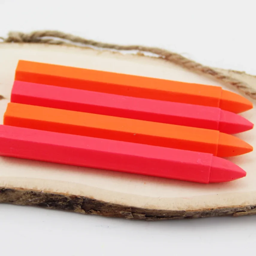 Assortment of marker pens for sketching and coloring